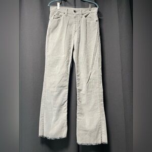 70s Vintage Levi’s 517 Mens
32x36
Gray/Silver Velvet/Velour Jeans
White Tab
